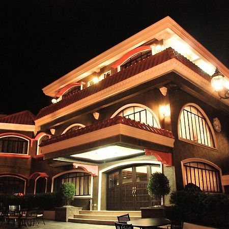 Iriga Plaza Hotel Buitenkant foto